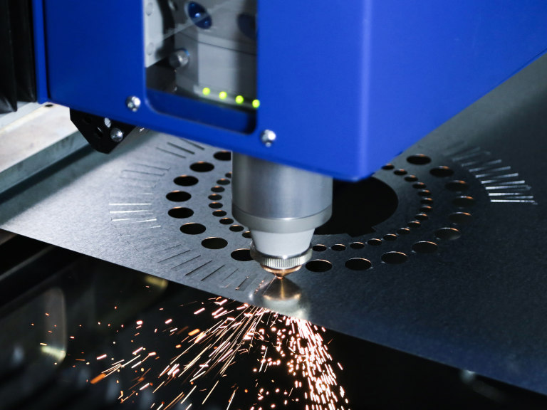 Laserschneiden_Anwendungen_Verlinkung_Flachbett_2D_768x576.jpg